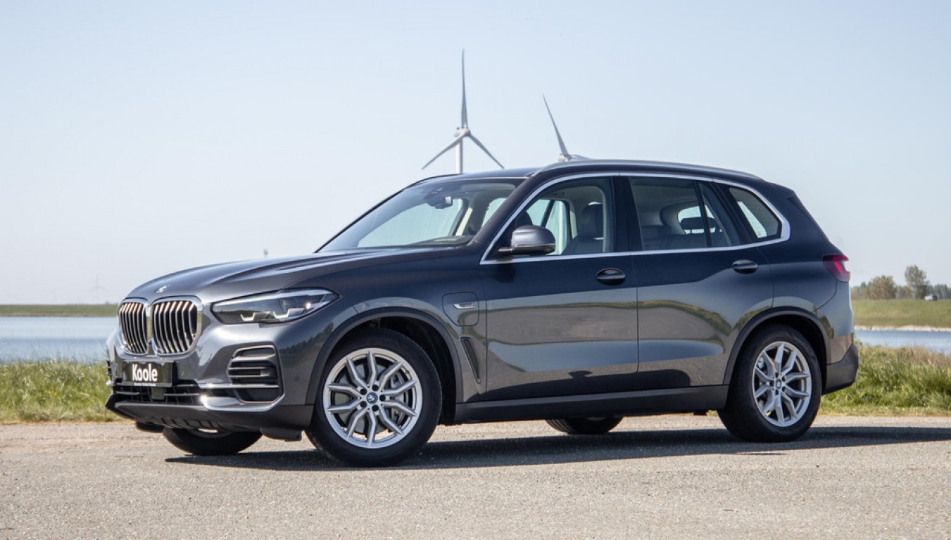 BMW-X5-xDrive45e Executive CARPLAY / CAMERA / DEALER ONDERHOUDEN / ZWART LEER / STOELVERWARMING