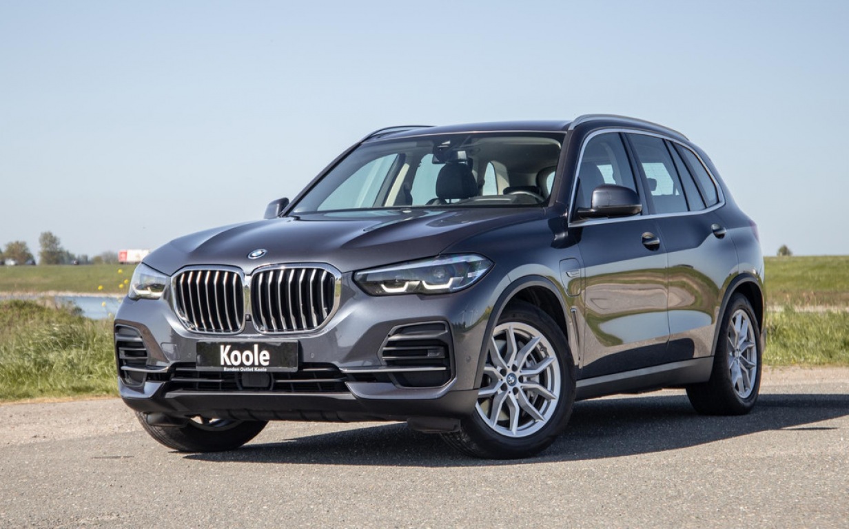 BMW-X5-xDrive45e Executive CARPLAY / CAMERA / DEALER ONDERHOUDEN / ZWART LEER / STOELVERWARMING