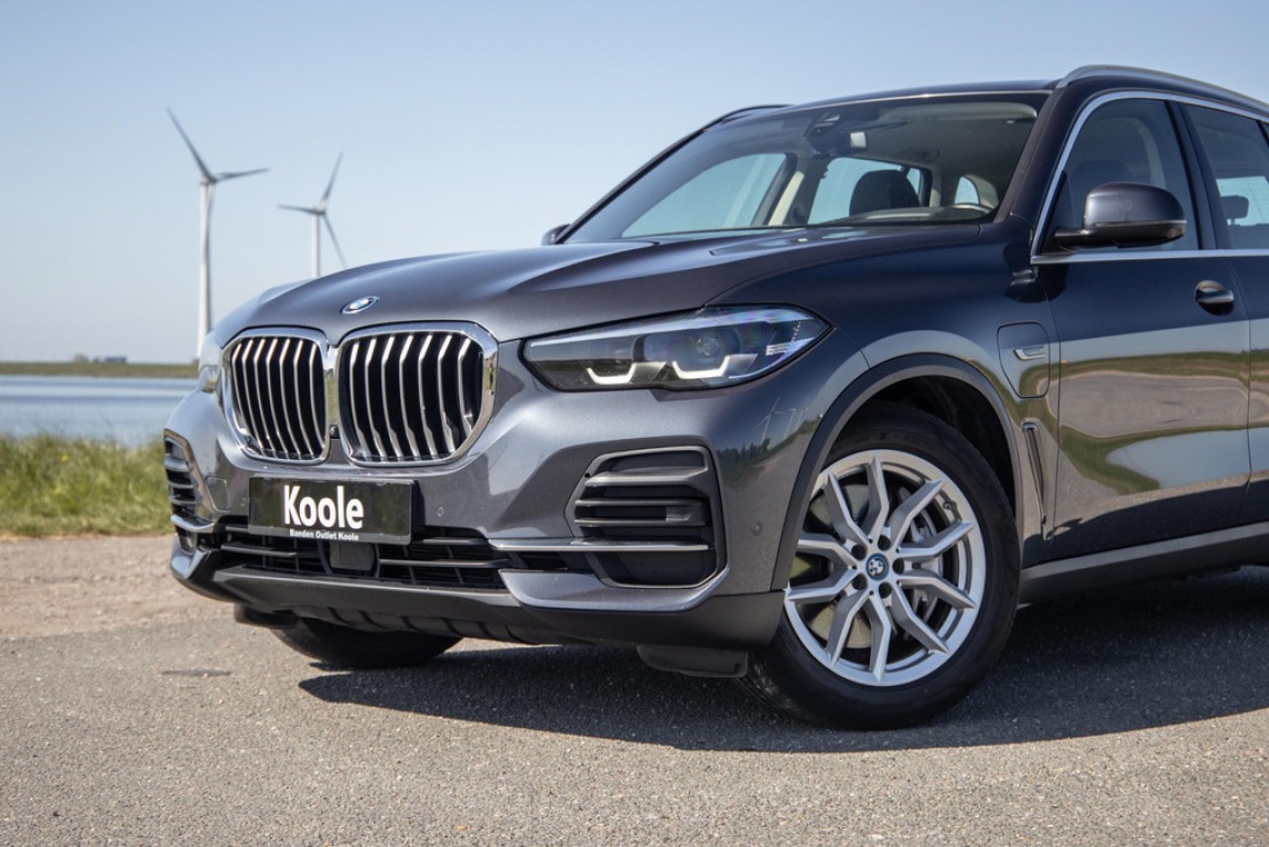 BMW-X5-xDrive45e Executive CARPLAY / CAMERA / DEALER ONDERHOUDEN / ZWART LEER / STOELVERWARMING
