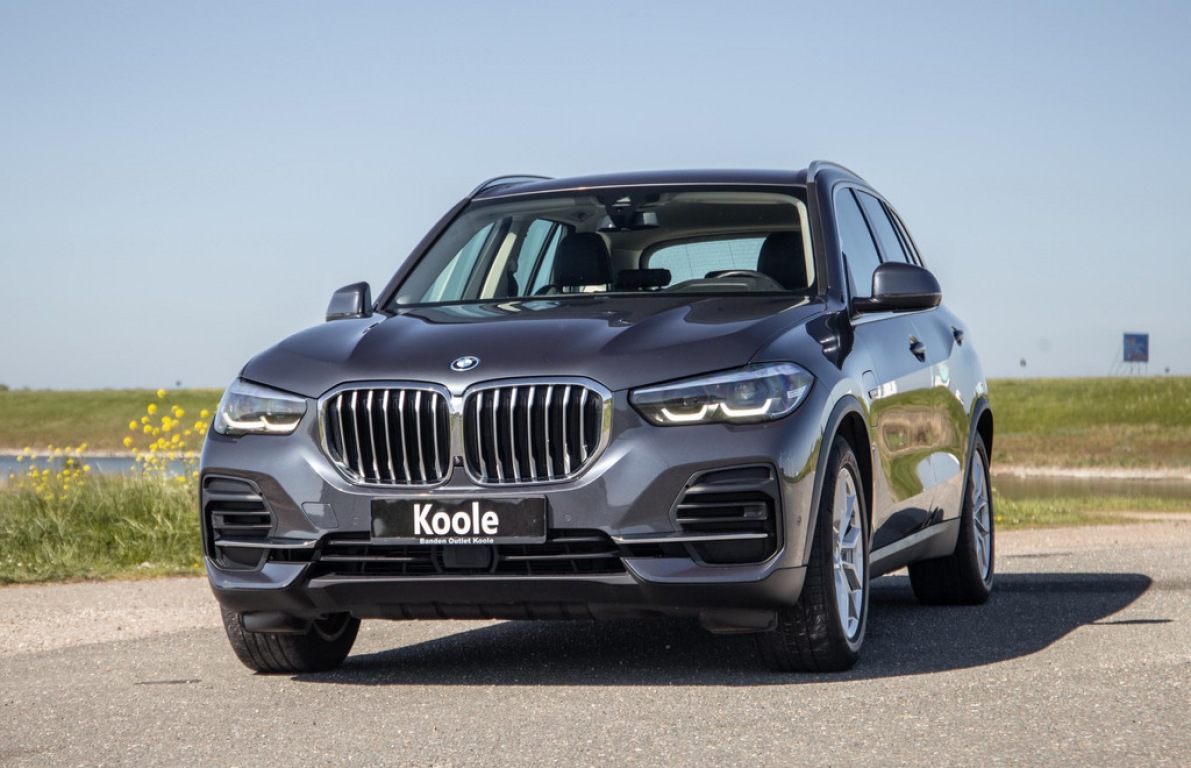 BMW-X5-xDrive45e Executive CARPLAY / CAMERA / DEALER ONDERHOUDEN / ZWART LEER / STOELVERWARMING