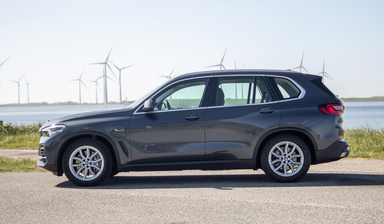 BMW-X5-xDrive45e Executive CARPLAY / CAMERA / DEALER ONDERHOUDEN / ZWART LEER / STOELVERWARMING