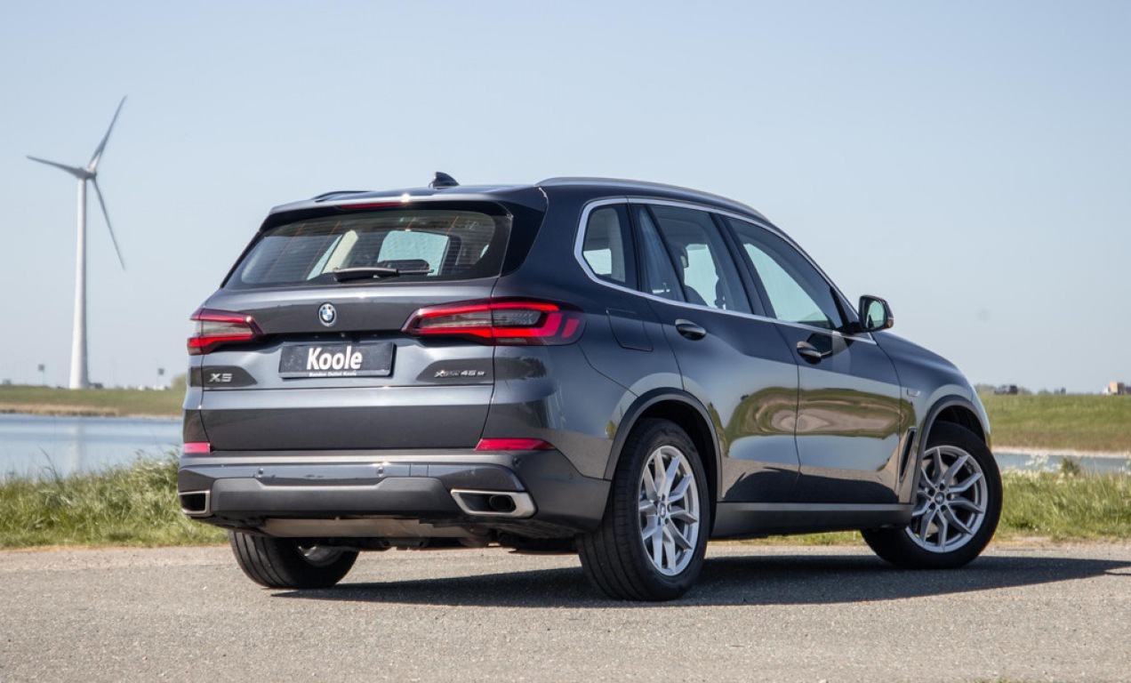 BMW-X5-xDrive45e Executive CARPLAY / CAMERA / DEALER ONDERHOUDEN / ZWART LEER / STOELVERWARMING