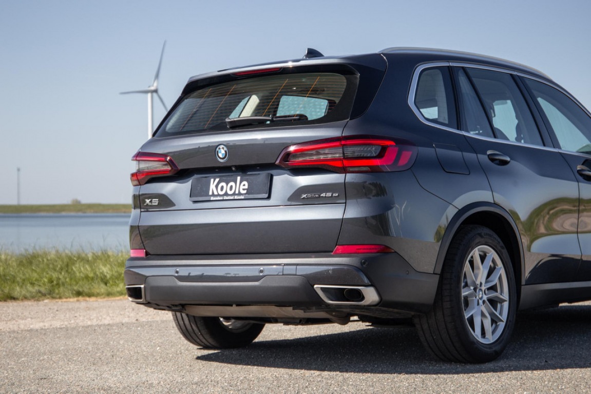 BMW-X5-xDrive45e Executive CARPLAY / CAMERA / DEALER ONDERHOUDEN / ZWART LEER / STOELVERWARMING