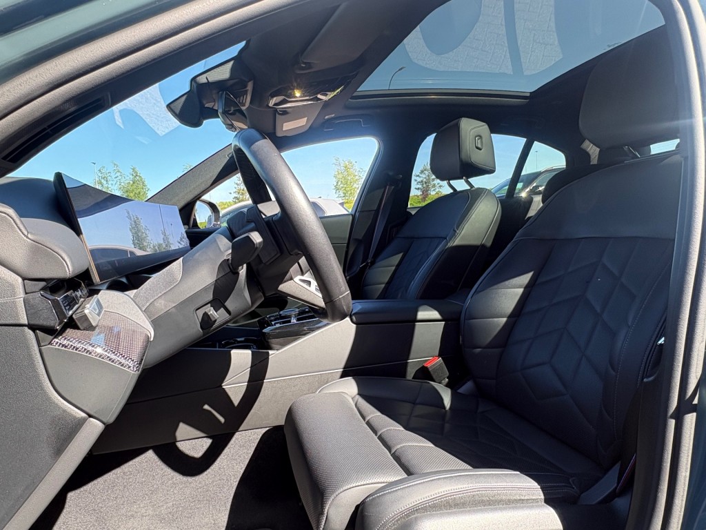 BMW-5-SERIE-520I AUT. M SPORTPAKKET PRO PANO-DAK LEER HEAD-UP NAVI CAMERA CARPLAY MEMORY HK SOUND