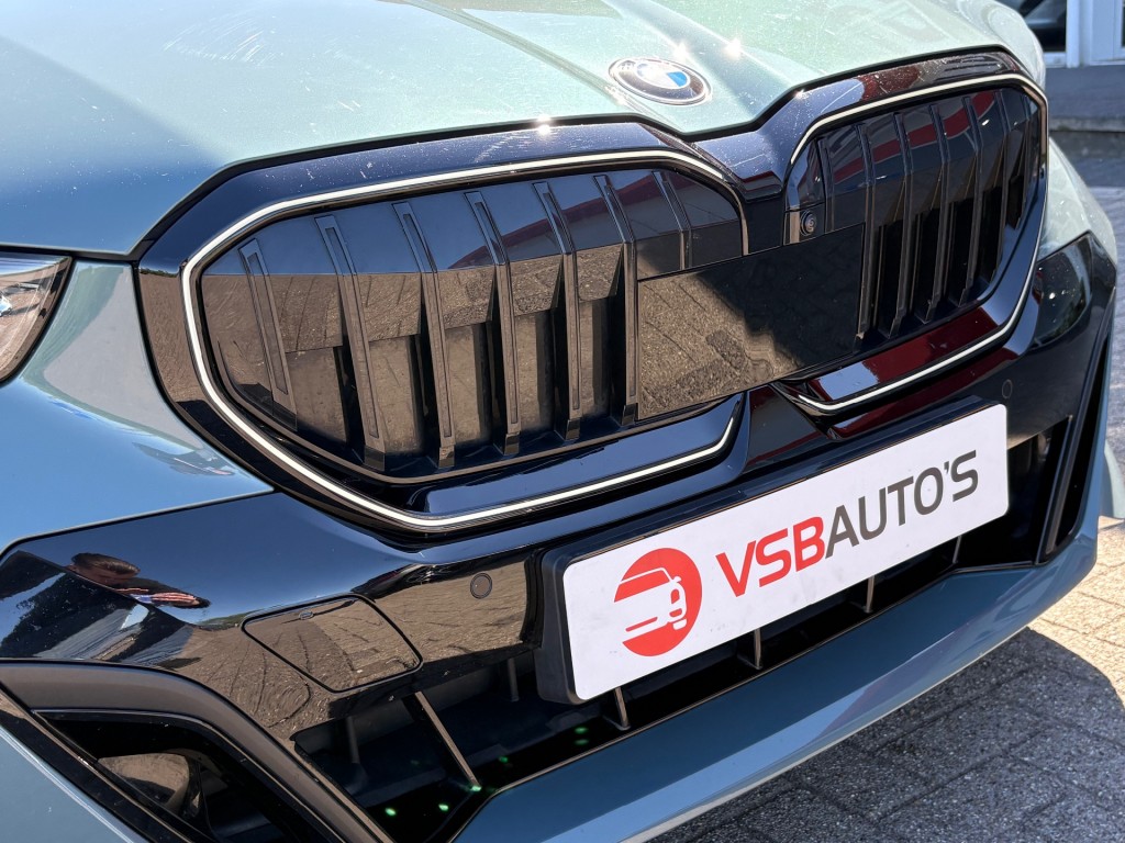 BMW-5-SERIE-520I AUT. M SPORTPAKKET PRO PANO-DAK LEER HEAD-UP NAVI CAMERA CARPLAY MEMORY HK SOUND
