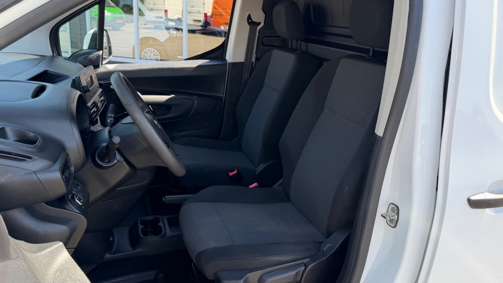 OPEL-COMBO-1.5D 75KW 102PK L2H1 MAXI EURO 6 AIRCO/ CRUISE CONTROL/ BEDRIJFSWAGENINRICHTING/ / 100% DEALERONDERHOUDEN