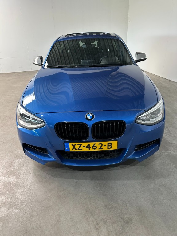 BMW-1-SERIE-M135i, Automaat, 320PK, leer,Schuifdak,Navigatie,PDC,18inch
