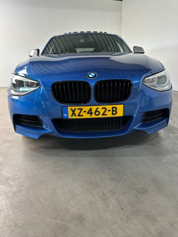 BMW-1-SERIE-M135i, Automaat, 320PK, leer,Schuifdak,Navigatie,PDC,18inch