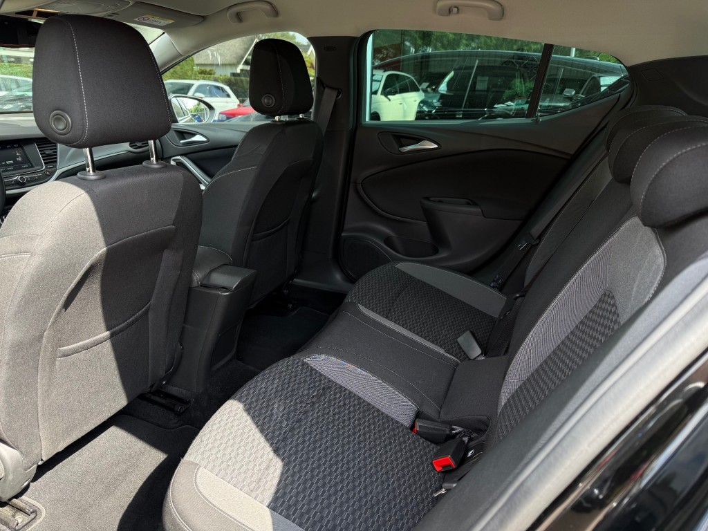 OPEL-ASTRA-1.2 Business Edition - NL Auto Cruise Airco Navi Bluetooth