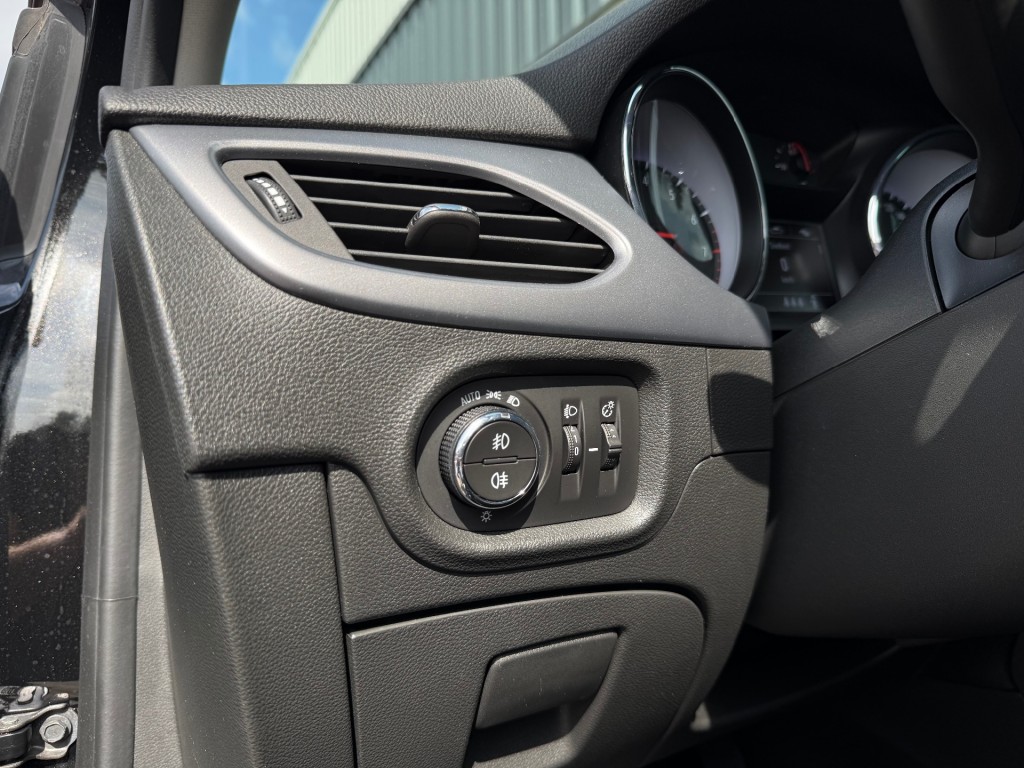 OPEL-ASTRA-1.2 Business Edition - NL Auto Cruise Airco Navi Bluetooth