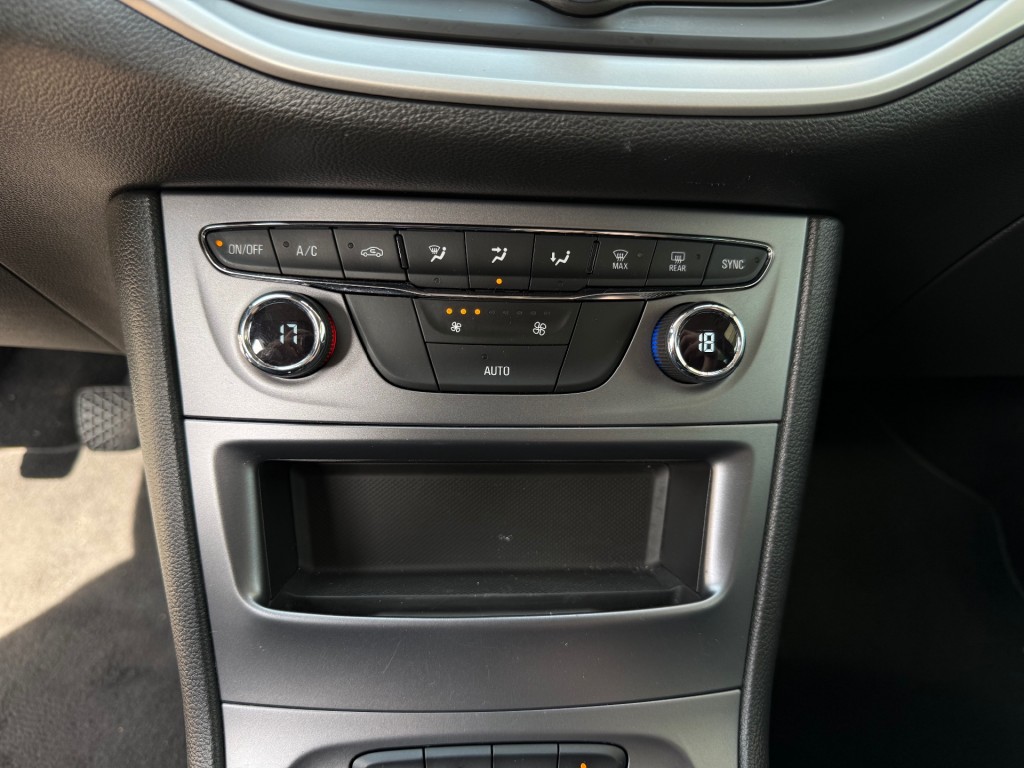OPEL-ASTRA-1.2 Business Edition - NL Auto Cruise Airco Navi Bluetooth
