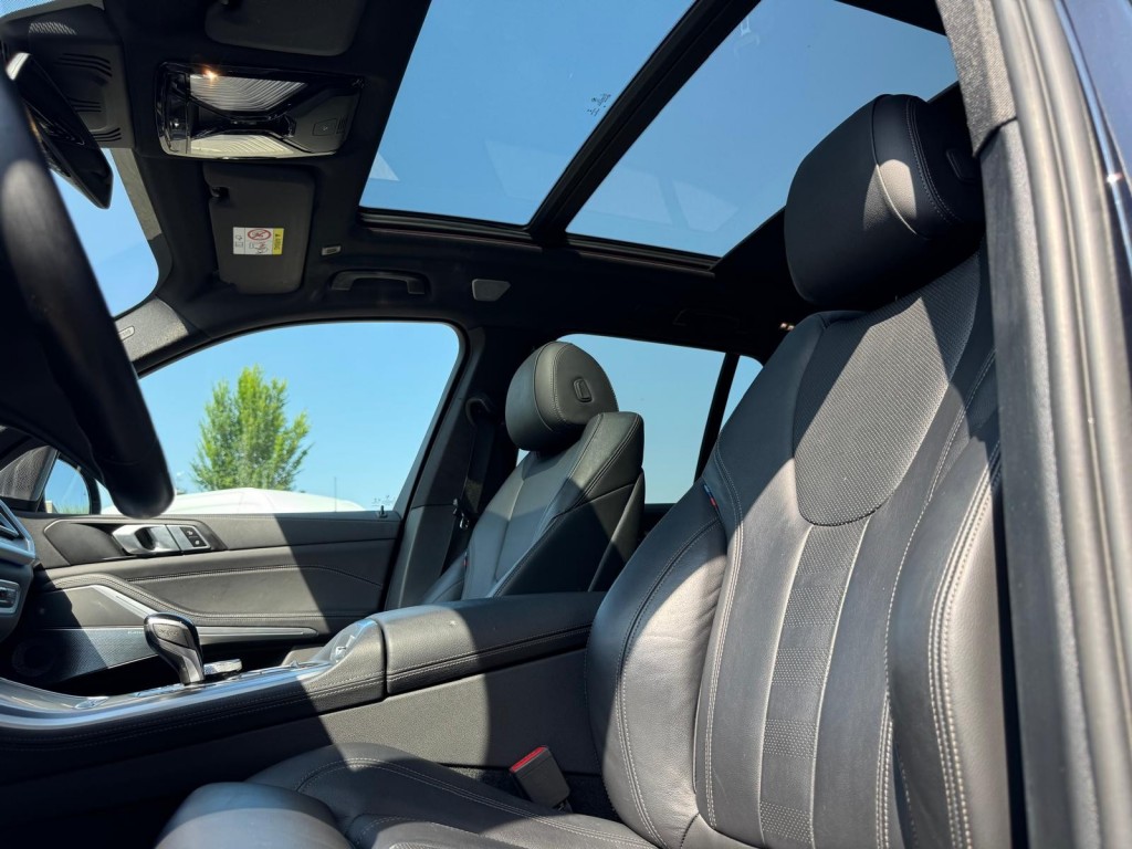 BMW-X5-XDRIVE45E M-Sport Bowers & Wilkins Pano Softclose Laser Trekhaak Mooi vol uitgevoerd!