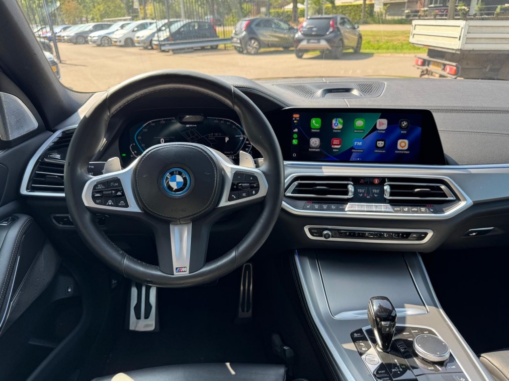 BMW-X5-XDRIVE45E M-Sport Bowers & Wilkins Pano Softclose Laser Trekhaak Mooi vol uitgevoerd!