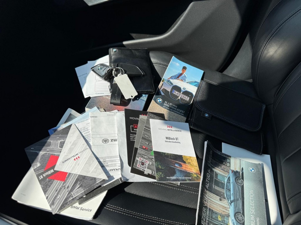 BMW-X5-XDRIVE45E M-Sport Bowers & Wilkins Pano Softclose Laser Trekhaak Mooi vol uitgevoerd!