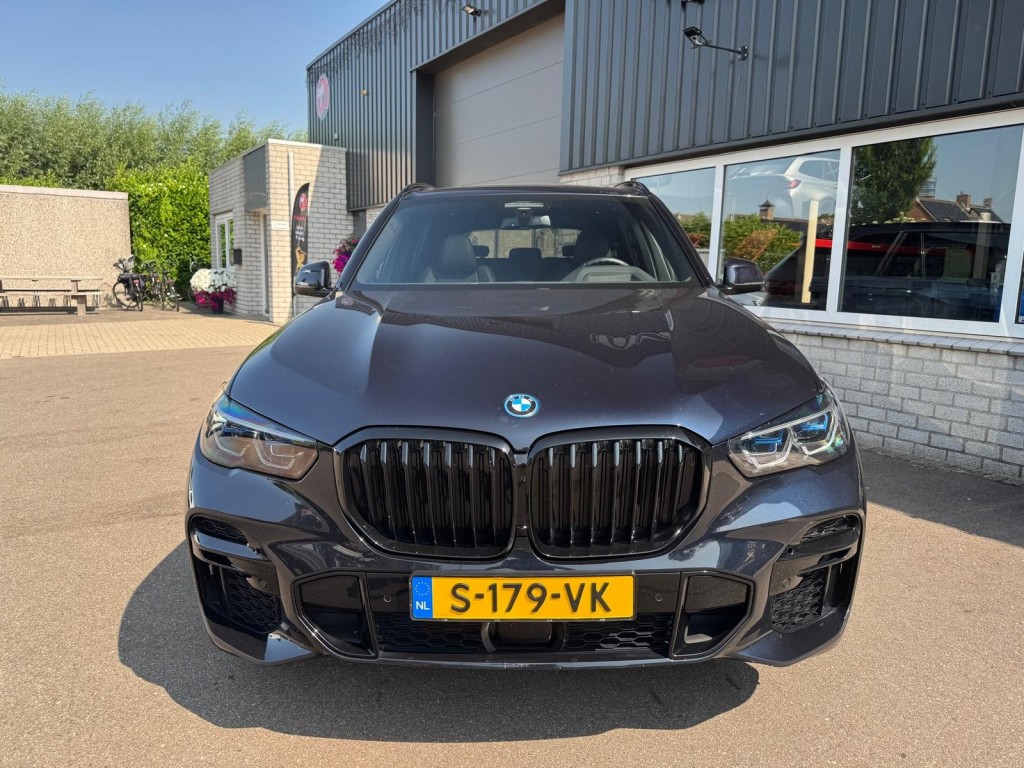 BMW-X5-XDRIVE45E M-Sport Bowers & Wilkins Pano Softclose Laser Trekhaak Mooi vol uitgevoerd!