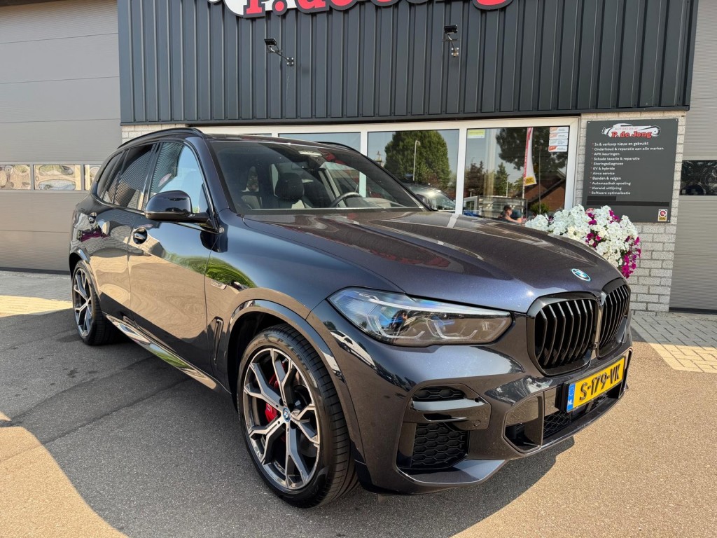 BMW-X5-XDRIVE45E M-Sport Bowers & Wilkins Pano Softclose Laser Trekhaak Mooi vol uitgevoerd!