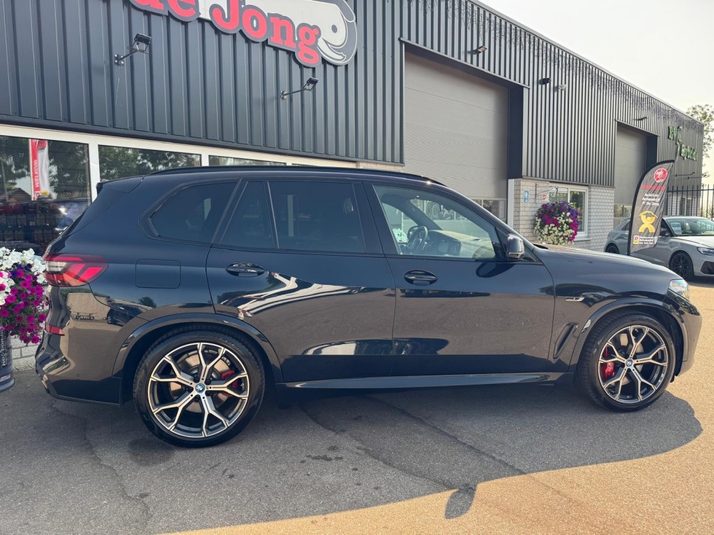 BMW-X5-XDRIVE45E M-Sport Bowers & Wilkins Pano Softclose Laser Trekhaak Mooi vol uitgevoerd!
