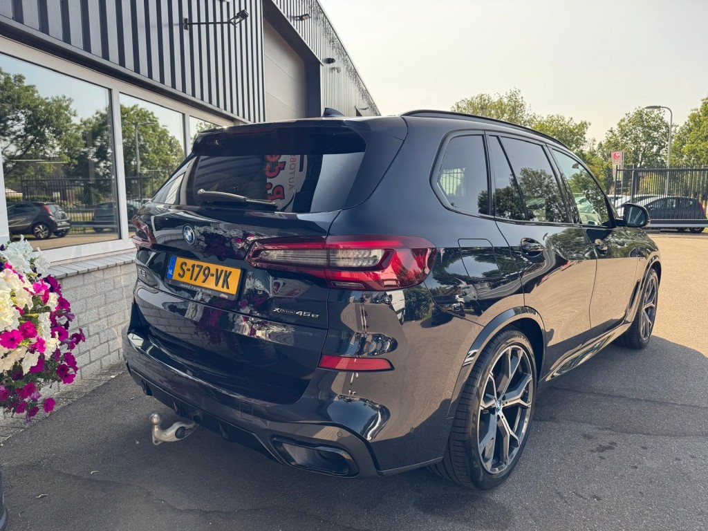 BMW-X5-XDRIVE45E M-Sport Bowers & Wilkins Pano Softclose Laser Trekhaak Mooi vol uitgevoerd!
