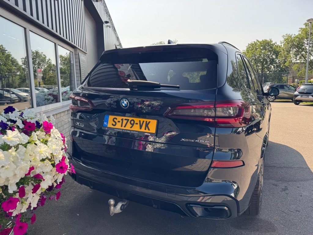 BMW-X5-XDRIVE45E M-Sport Bowers & Wilkins Pano Softclose Laser Trekhaak Mooi vol uitgevoerd!