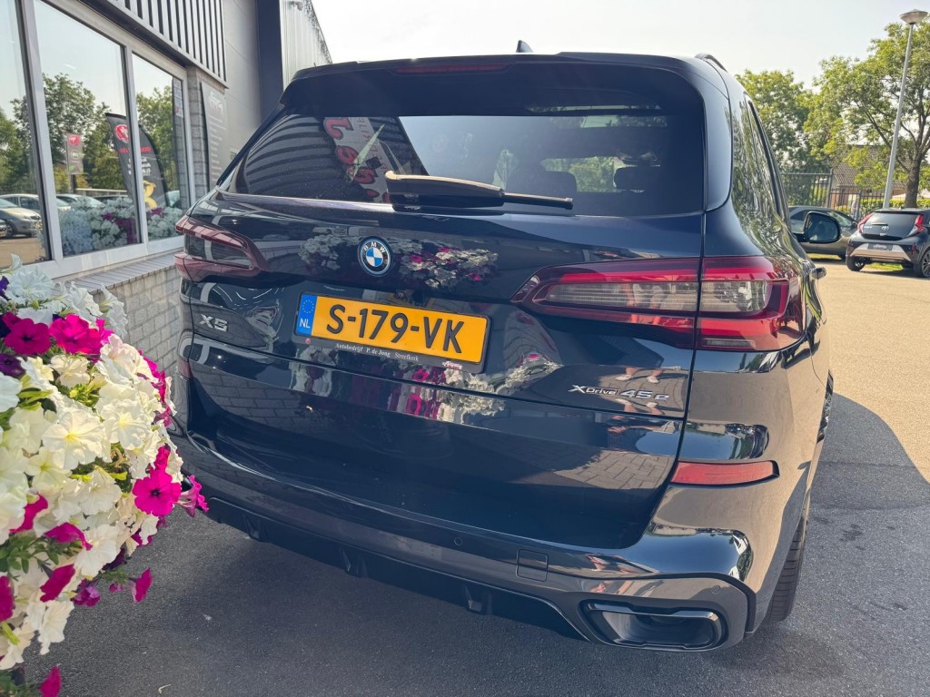 BMW-X5-XDRIVE45E M-Sport Bowers & Wilkins Pano Softclose Laser Trekhaak Mooi vol uitgevoerd!