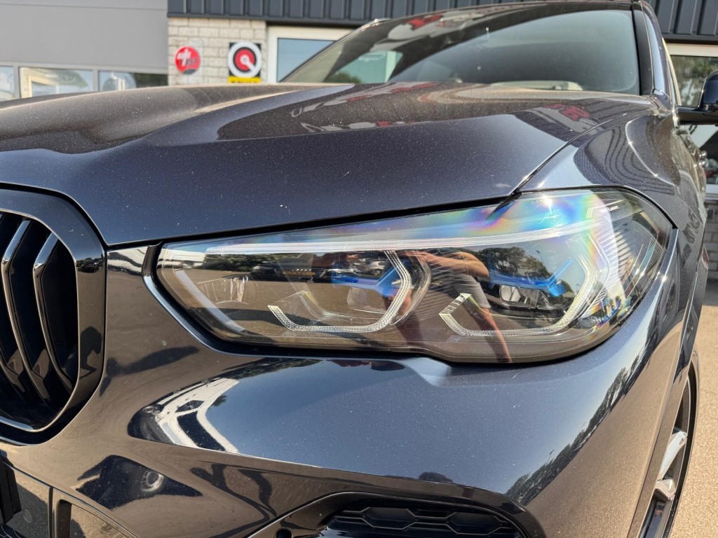 BMW-X5-XDRIVE45E M-Sport Bowers & Wilkins Pano Softclose Laser Trekhaak Mooi vol uitgevoerd!