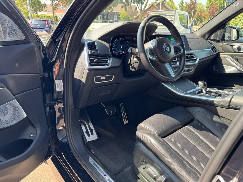 BMW-X5-XDRIVE45E M-Sport Bowers & Wilkins Pano Softclose Laser Trekhaak Mooi vol uitgevoerd!