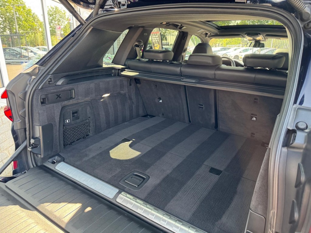 BMW-X5-XDRIVE45E M-Sport Bowers & Wilkins Pano Softclose Laser Trekhaak Mooi vol uitgevoerd!