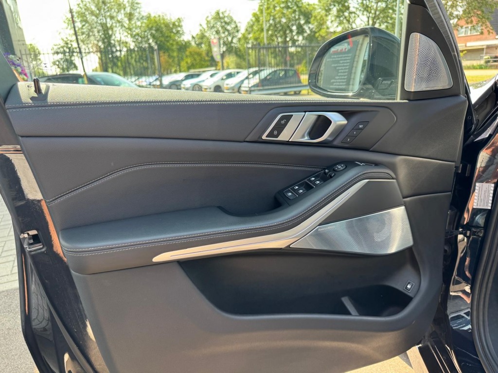 BMW-X5-XDRIVE45E M-Sport Bowers & Wilkins Pano Softclose Laser Trekhaak Mooi vol uitgevoerd!