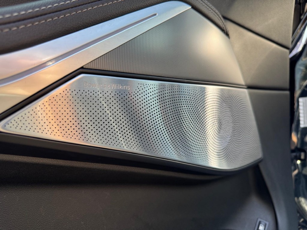 BMW-X5-XDRIVE45E M-Sport Bowers & Wilkins Pano Softclose Laser Trekhaak Mooi vol uitgevoerd!