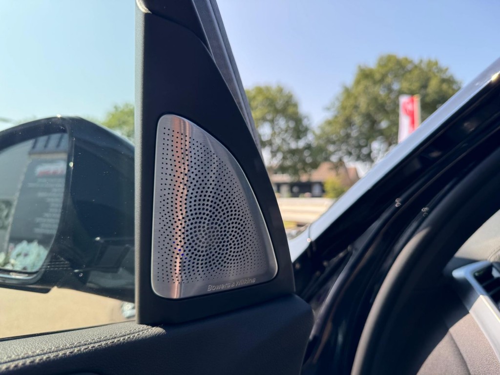 BMW-X5-XDRIVE45E M-Sport Bowers & Wilkins Pano Softclose Laser Trekhaak Mooi vol uitgevoerd!