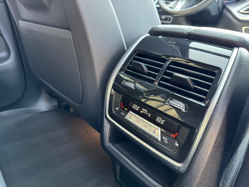 BMW-X5-XDRIVE45E M-Sport Bowers & Wilkins Pano Softclose Laser Trekhaak Mooi vol uitgevoerd!