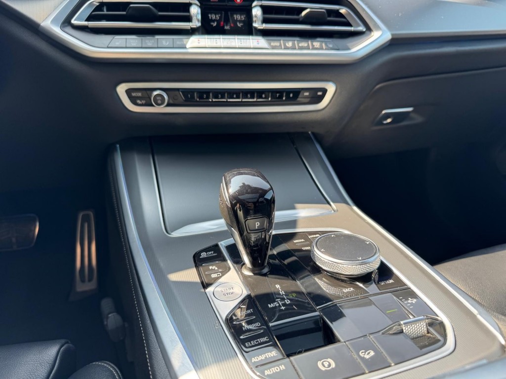 BMW-X5-XDRIVE45E M-Sport Bowers & Wilkins Pano Softclose Laser Trekhaak Mooi vol uitgevoerd!