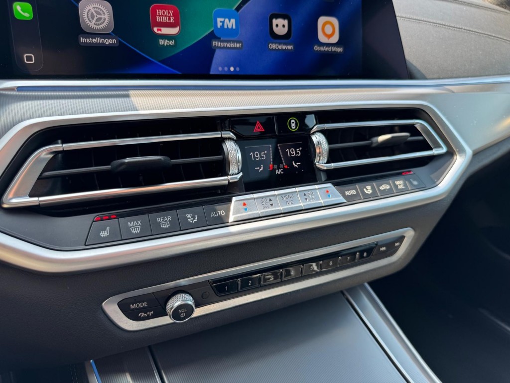 BMW-X5-XDRIVE45E M-Sport Bowers & Wilkins Pano Softclose Laser Trekhaak Mooi vol uitgevoerd!