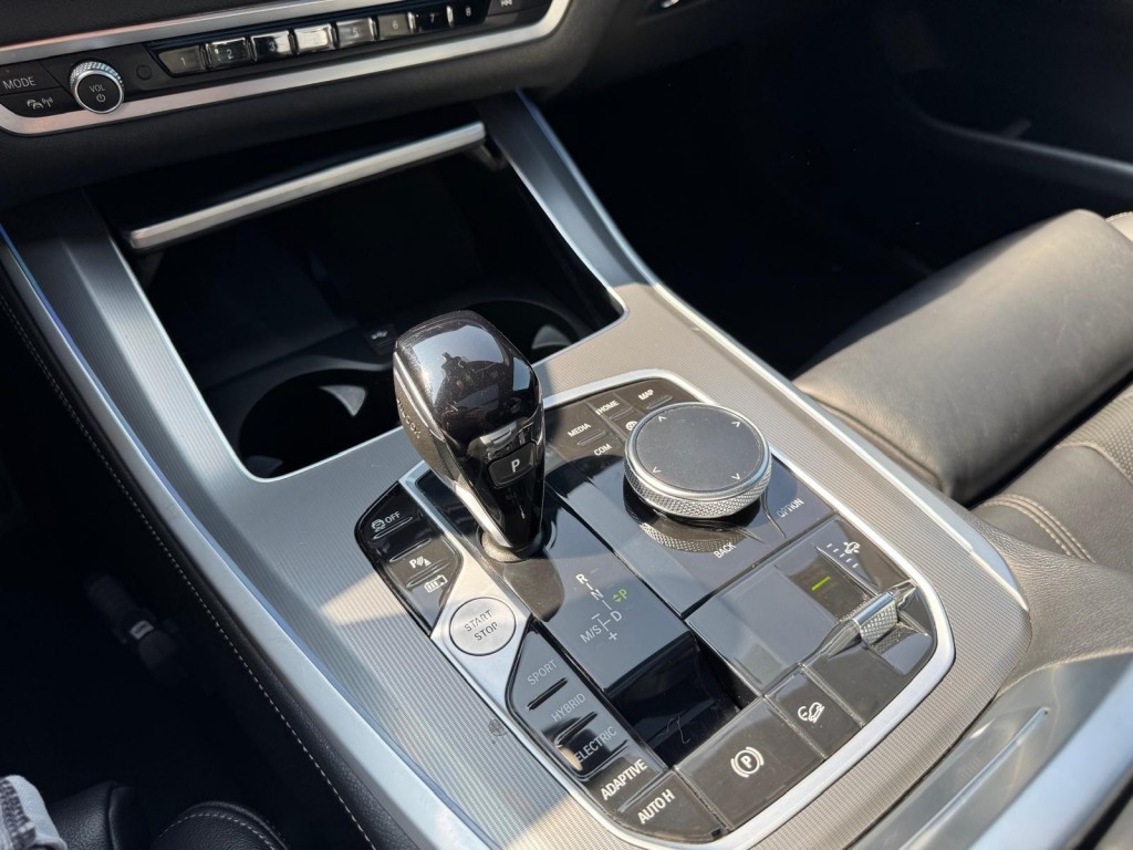 BMW-X5-XDRIVE45E M-Sport Bowers & Wilkins Pano Softclose Laser Trekhaak Mooi vol uitgevoerd!