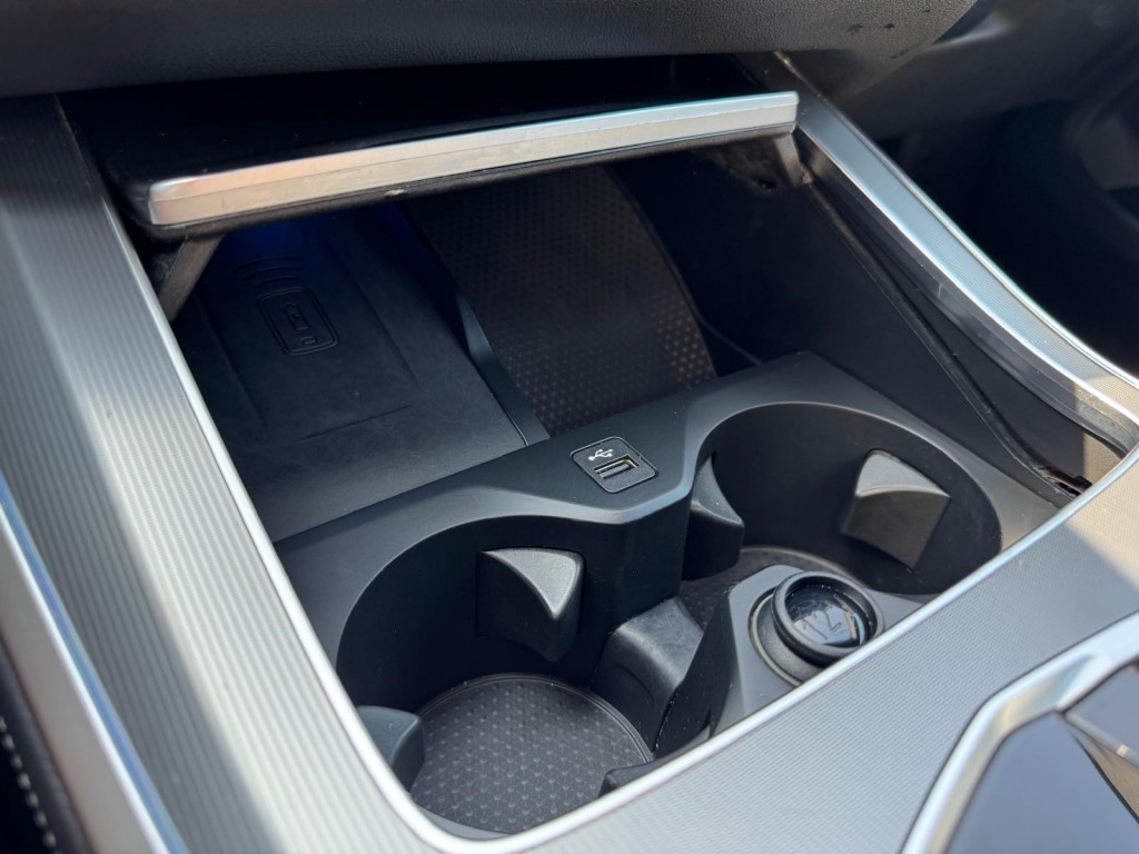 BMW-X5-XDRIVE45E M-Sport Bowers & Wilkins Pano Softclose Laser Trekhaak Mooi vol uitgevoerd!