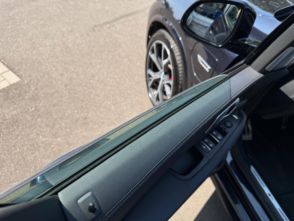 BMW-X5-XDRIVE45E M-Sport Bowers & Wilkins Pano Softclose Laser Trekhaak Mooi vol uitgevoerd!