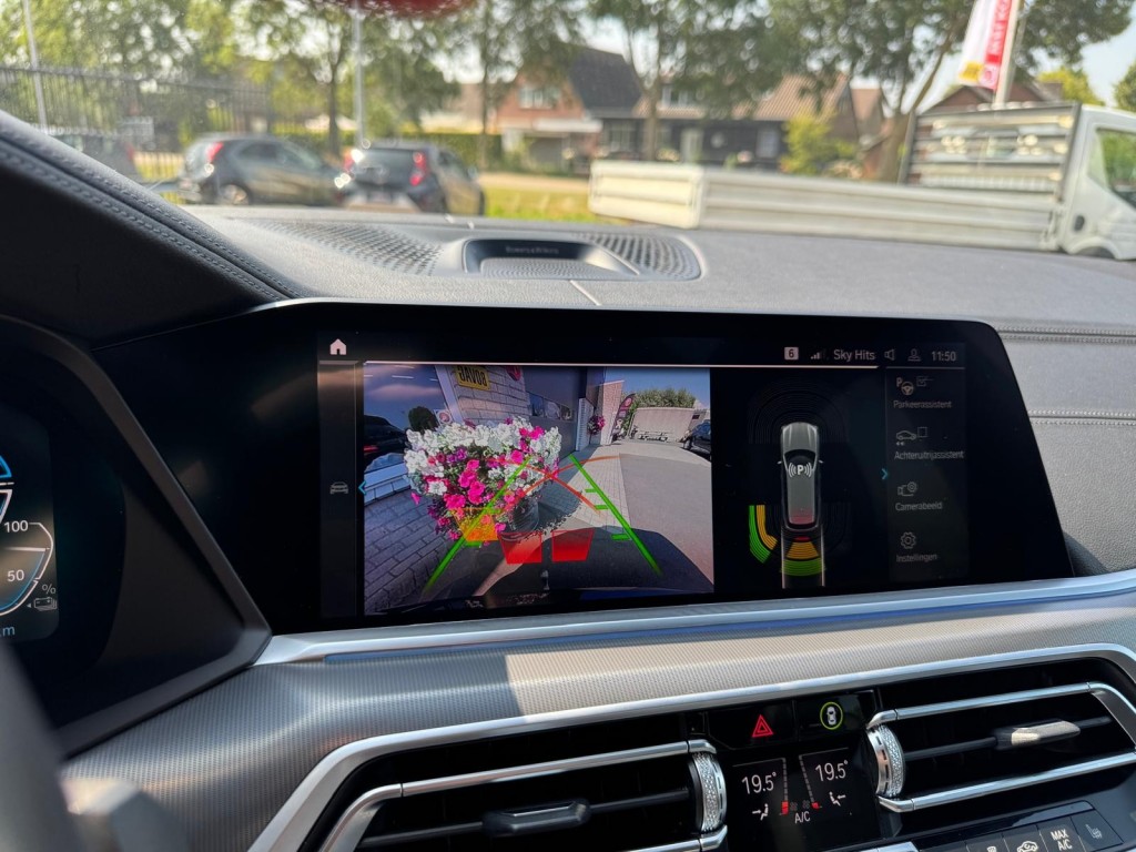 BMW-X5-XDRIVE45E M-Sport Bowers & Wilkins Pano Softclose Laser Trekhaak Mooi vol uitgevoerd!
