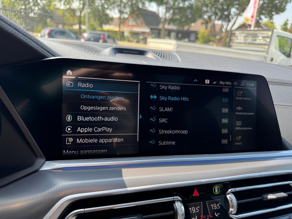 BMW-X5-XDRIVE45E M-Sport Bowers & Wilkins Pano Softclose Laser Trekhaak Mooi vol uitgevoerd!