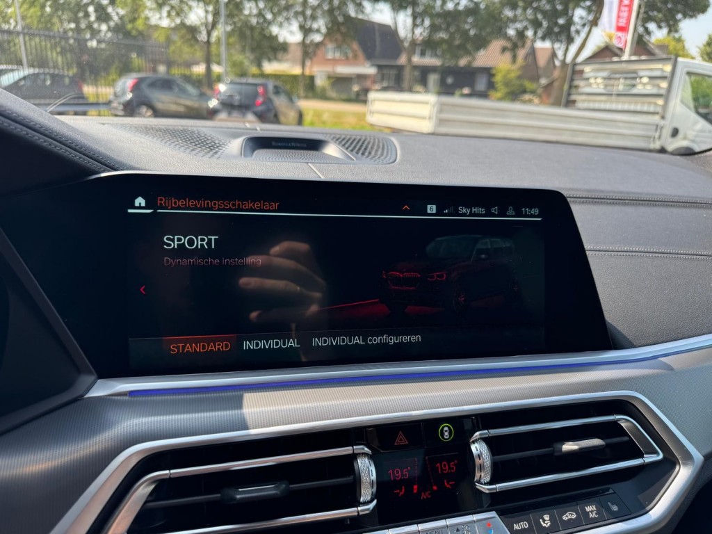 BMW-X5-XDRIVE45E M-Sport Bowers & Wilkins Pano Softclose Laser Trekhaak Mooi vol uitgevoerd!