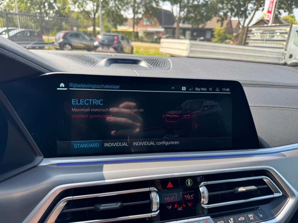 BMW-X5-XDRIVE45E M-Sport Bowers & Wilkins Pano Softclose Laser Trekhaak Mooi vol uitgevoerd!