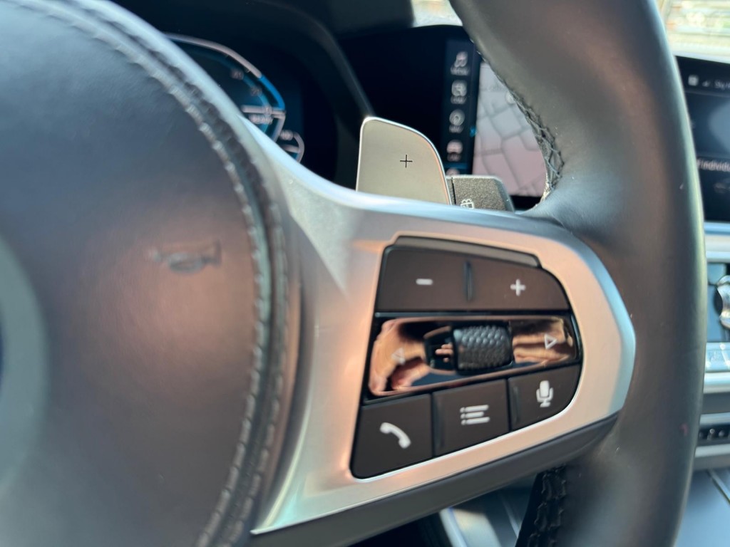 BMW-X5-XDRIVE45E M-Sport Bowers & Wilkins Pano Softclose Laser Trekhaak Mooi vol uitgevoerd!