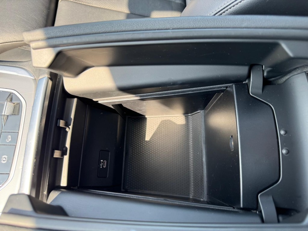 BMW-X5-XDRIVE45E M-Sport Bowers & Wilkins Pano Softclose Laser Trekhaak Mooi vol uitgevoerd!