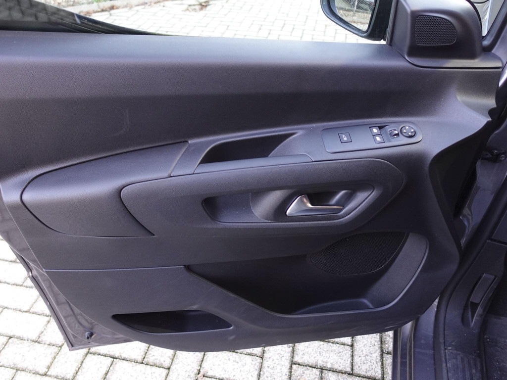 OPEL-COMBO-130pk L1H1 Automaat Sport-Edition Airco Navi Parkeersensoren Trekhaak Cruise control