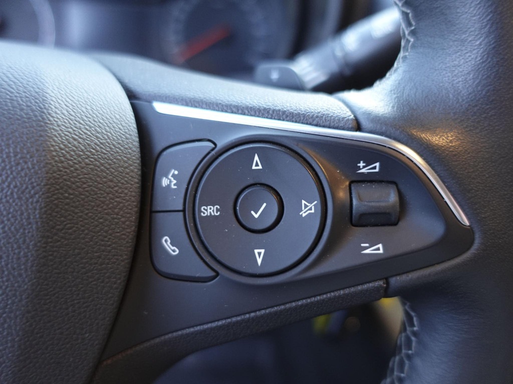 OPEL-COMBO-130pk L1H1 Automaat Sport-Edition Airco Navi Parkeersensoren Trekhaak Cruise control