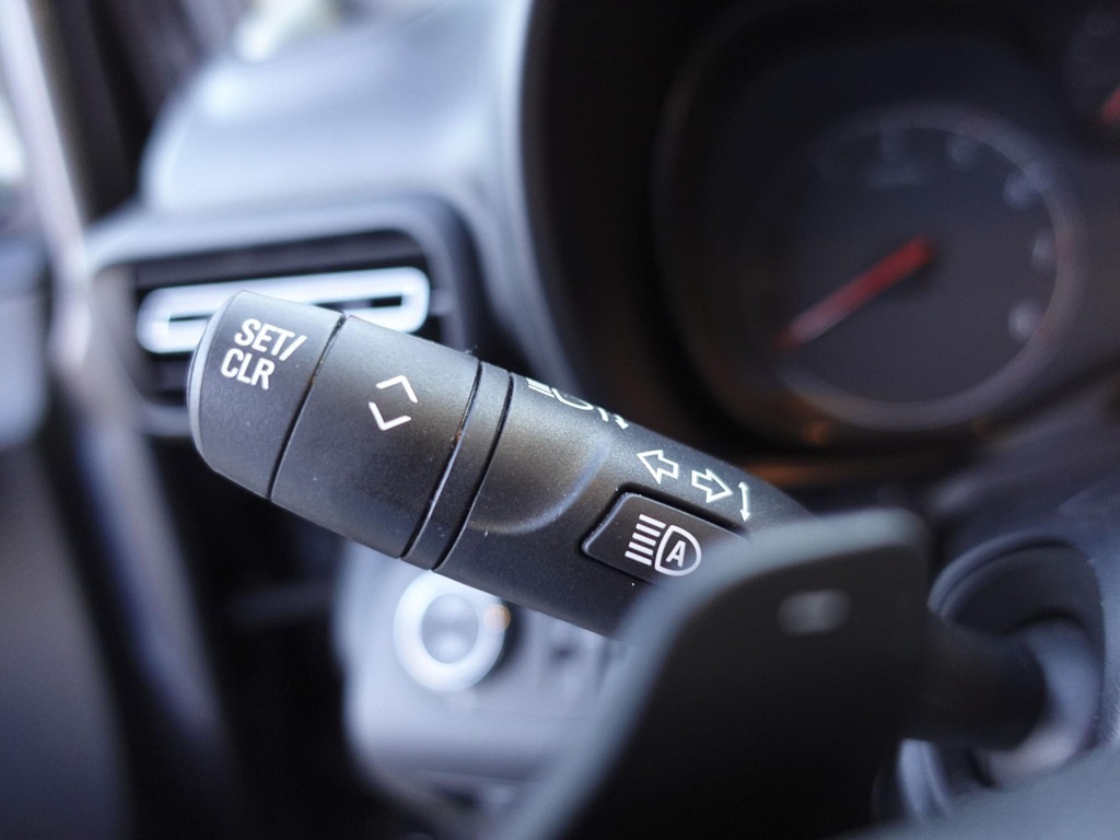 OPEL-COMBO-130pk L1H1 Automaat Sport-Edition Airco Navi Parkeersensoren Trekhaak Cruise control