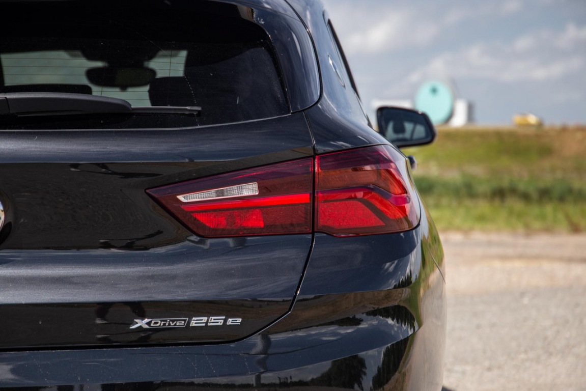 BMW-X2-xDrive25e High Executive M PAKKET / CARPLAY / CRUISE CONTROLE / BRUIN LEER / STOELVERWARMING