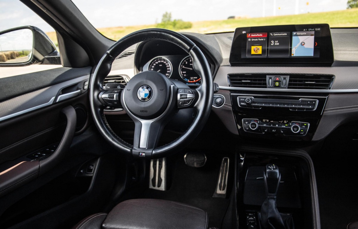 BMW-X2-xDrive25e High Executive M PAKKET / CARPLAY / CRUISE CONTROLE / BRUIN LEER / STOELVERWARMING