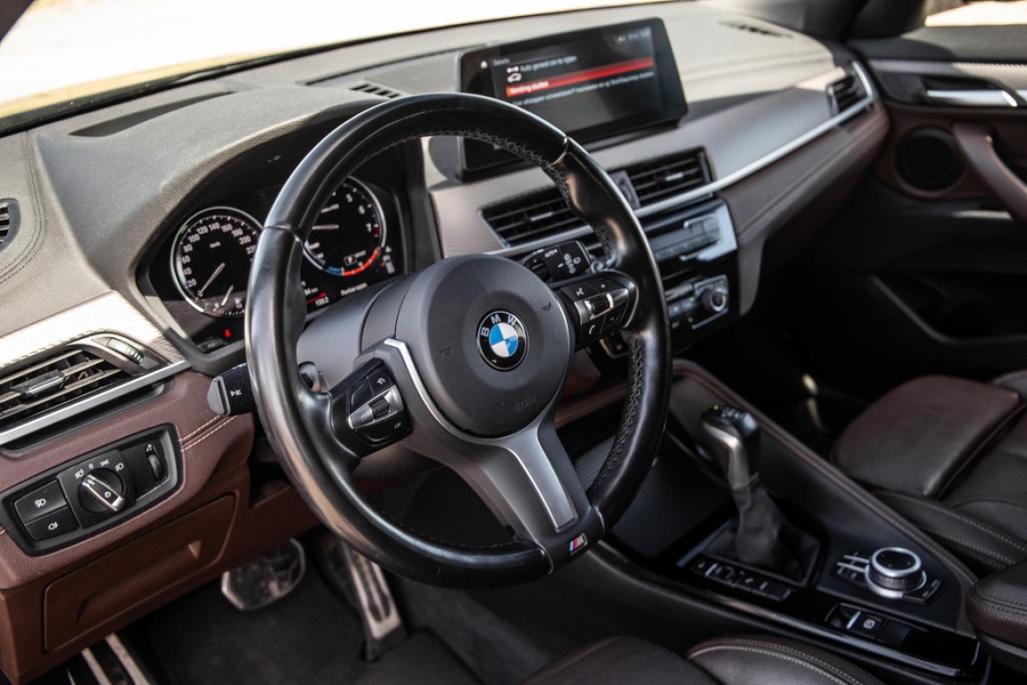 BMW-X2-xDrive25e High Executive M PAKKET / CARPLAY / CRUISE CONTROLE / BRUIN LEER / STOELVERWARMING