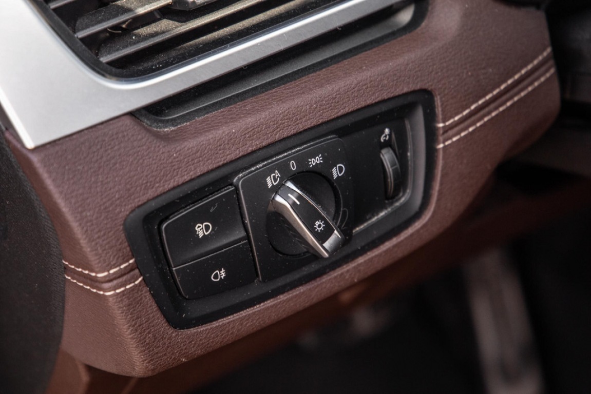 BMW-X2-xDrive25e High Executive M PAKKET / CARPLAY / CRUISE CONTROLE / BRUIN LEER / STOELVERWARMING
