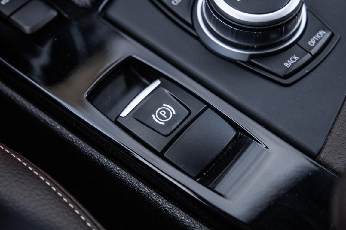 BMW-X2-xDrive25e High Executive M PAKKET / CARPLAY / CRUISE CONTROLE / BRUIN LEER / STOELVERWARMING
